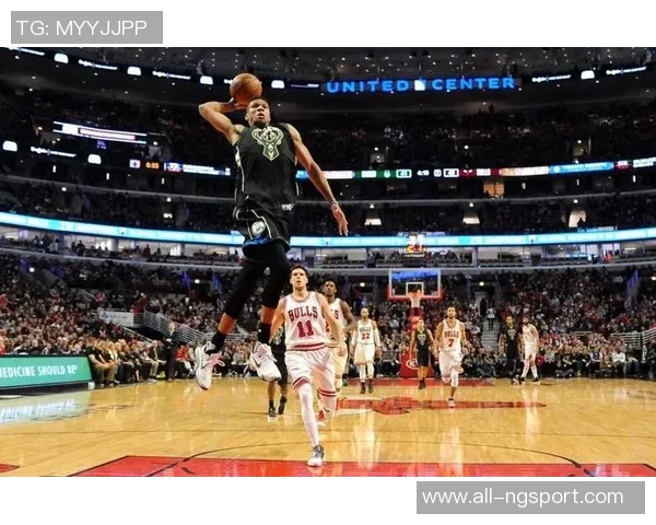 字母哥奋力拼搏半场贡献15分6板球队却落后19分艰难追赶之路