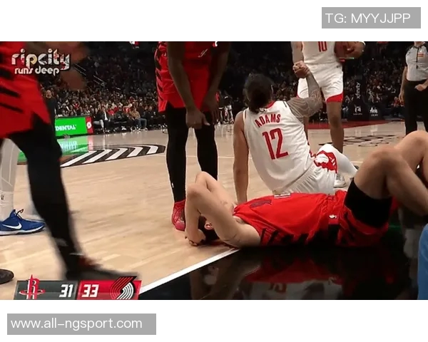 杨瀚森全力以赴拼抢与亚当斯相撞意外摔倒引发关注