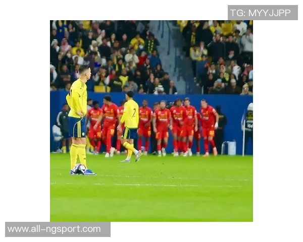 C罗左路华丽过人助攻马内劲射遭门将神扑无奈错失良机 C罗左路华丽过人助攻马内劲射遭门将神扑无奈错失良机