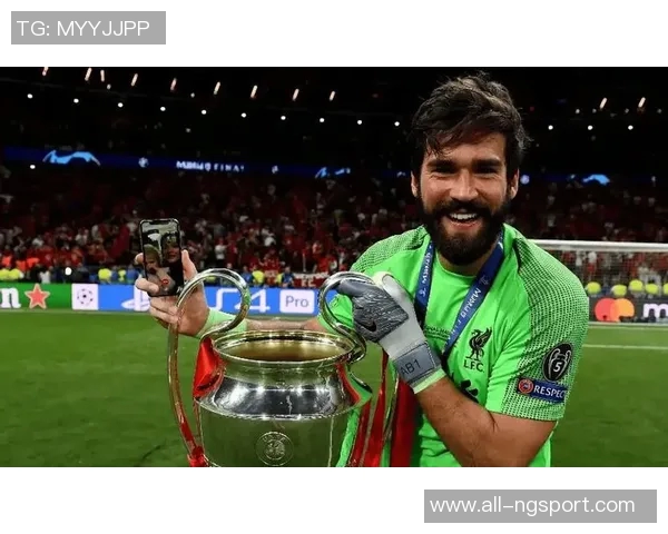 阿利松谈萨拉赫与梅西称任意球手最强者是他 阿利松谈萨拉赫与梅西称任意球手最强者是他